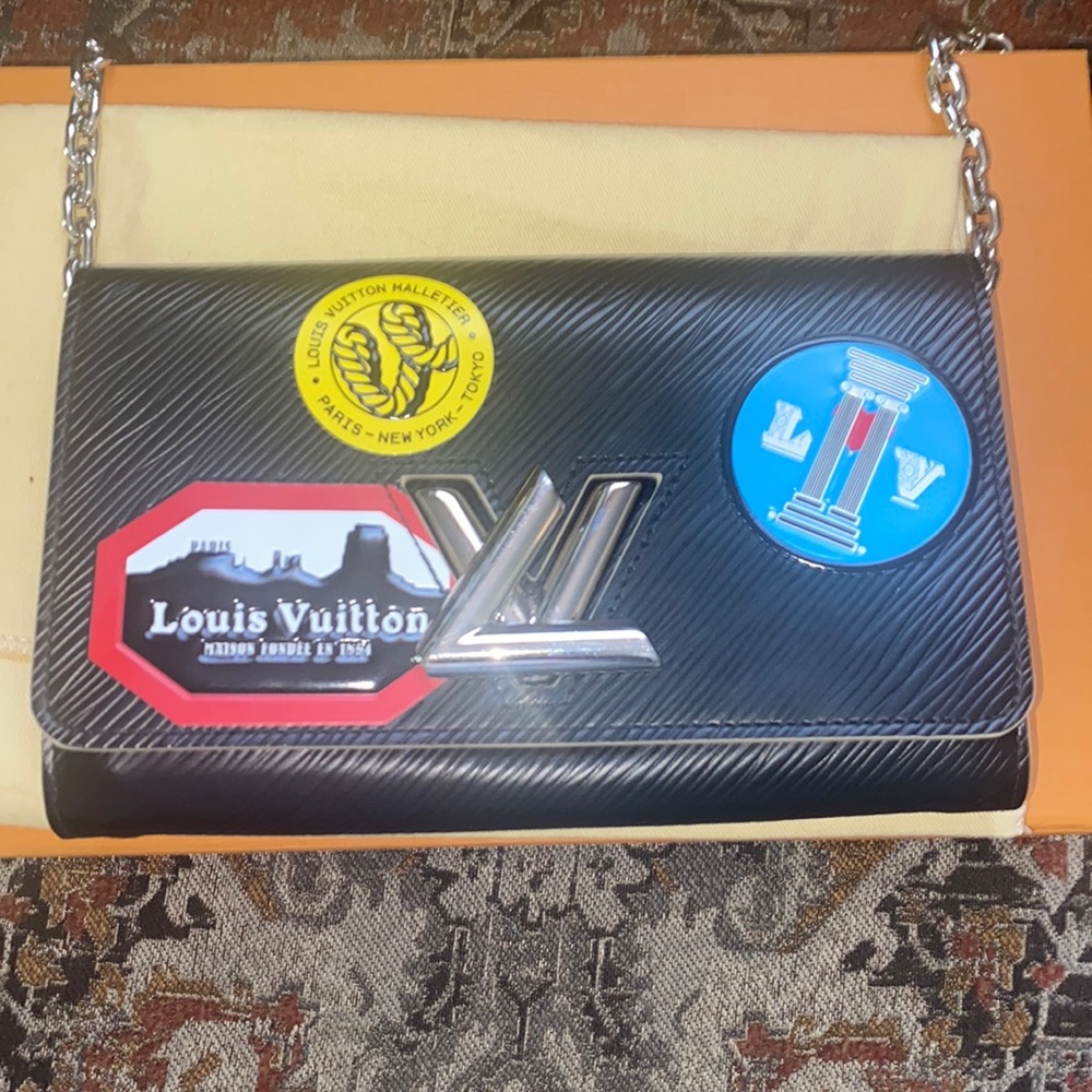 LOUIS VUITTON Epi World Tour Lock Twist crossbodybag/clutch LIMITED EDITION